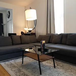 Hébergement de vacances Perfect For Groups Big Livingroom 2 Backyard 3br, Montréal